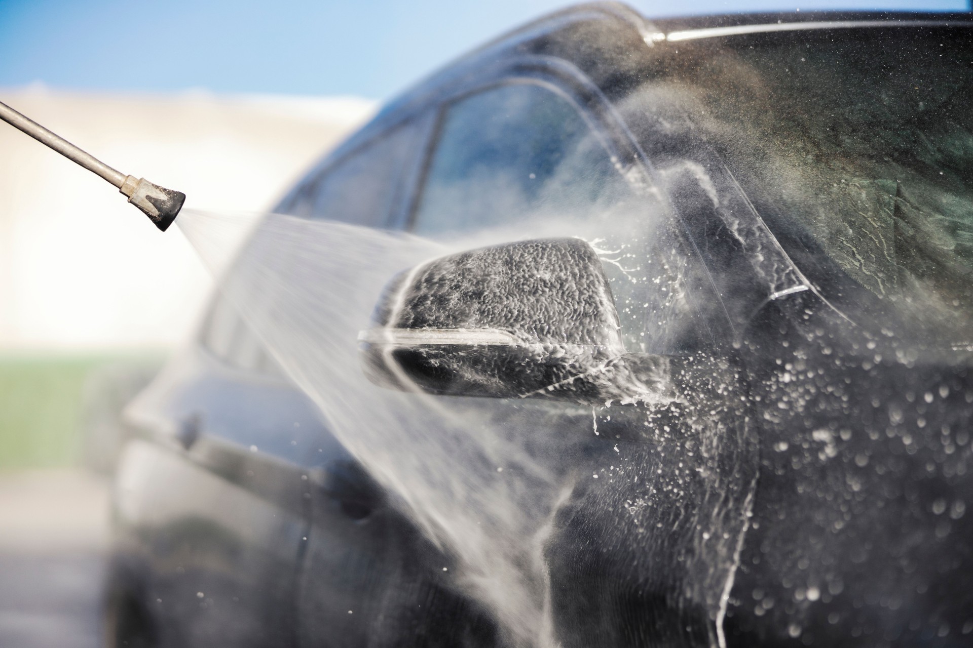 Nettoyage extérieur voiture à domicile en Essonne – Lavage haute pression rétroviseurs et carrosserie par Captain Cleaner